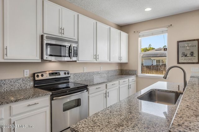 76073 LONG POND Loop, Yulee, FL 32097