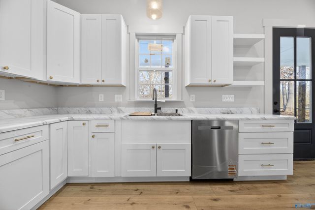 156 Robert Circle, Guntersville, AL 35976