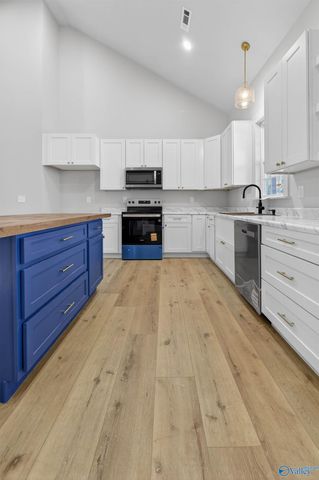 156 Robert Circle, Guntersville, AL 35976