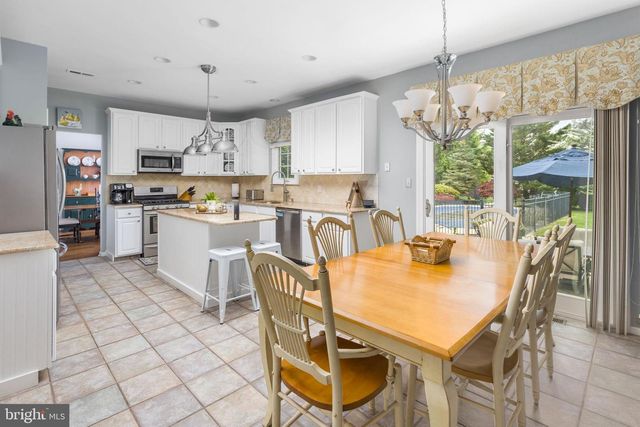 17 BROOKSHIRE DR, Robbinsville, NJ 08691