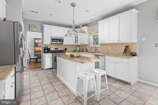 17 BROOKSHIRE DR, Robbinsville, NJ 08691