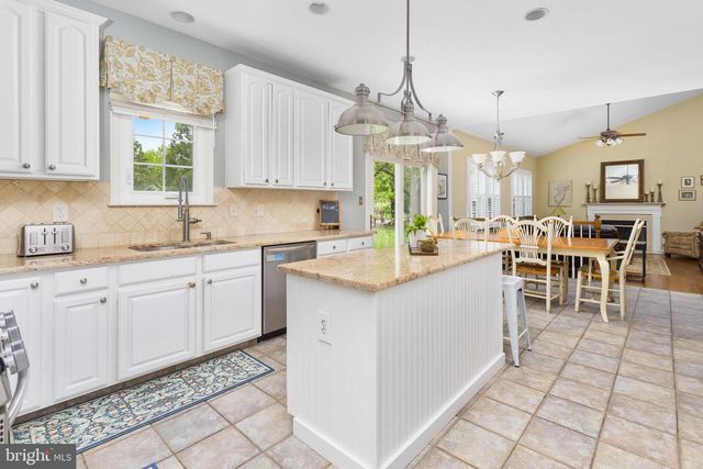 17 BROOKSHIRE DR, Robbinsville, NJ 08691