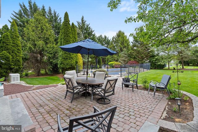 17 BROOKSHIRE DR, Robbinsville, NJ 08691