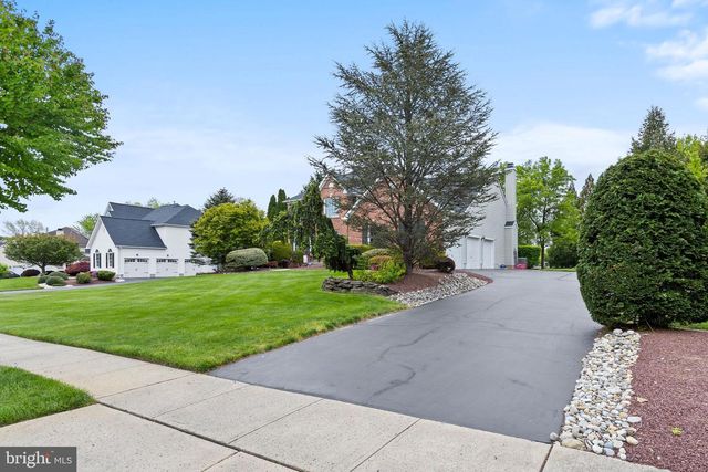 17 BROOKSHIRE DR, Robbinsville, NJ 08691