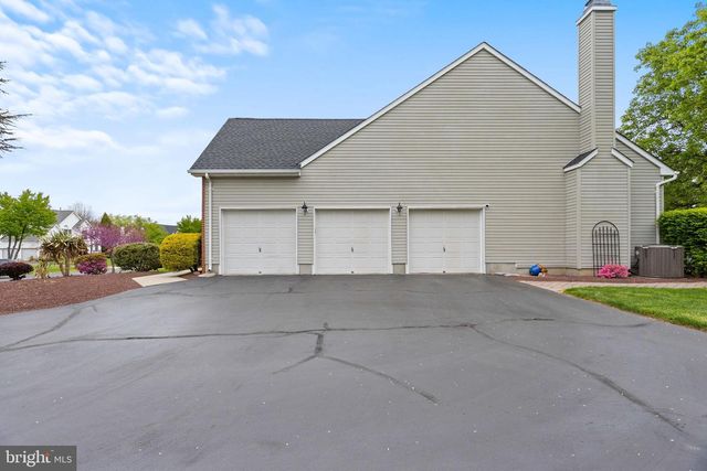 17 BROOKSHIRE DR, Robbinsville, NJ 08691