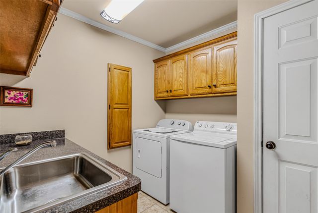 130 Vz County Road 3509, Edgewood, TX 75117