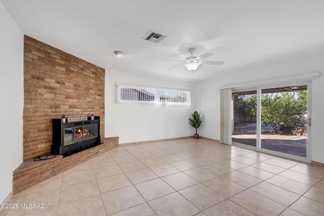 6404 E Calle Mercurio, Tucson, AZ 85710