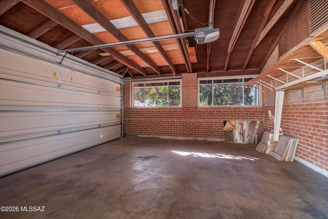 6404 E Calle Mercurio, Tucson, AZ 85710