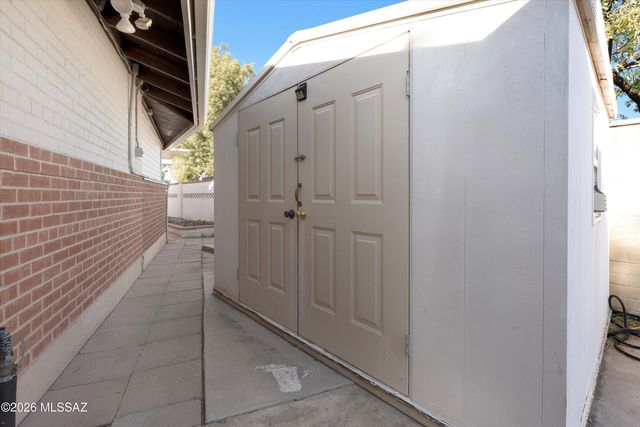 6404 E Calle Mercurio, Tucson, AZ 85710