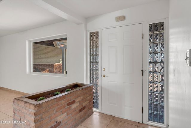 6404 E Calle Mercurio, Tucson, AZ 85710