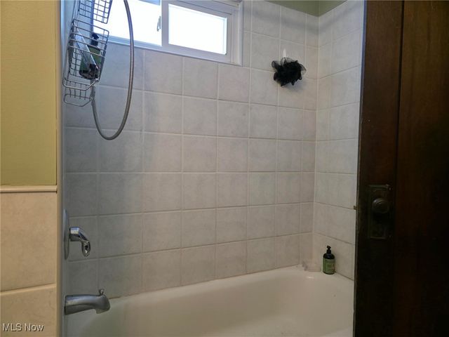 1425 Crescent Road SW, Canton, OH 44710
