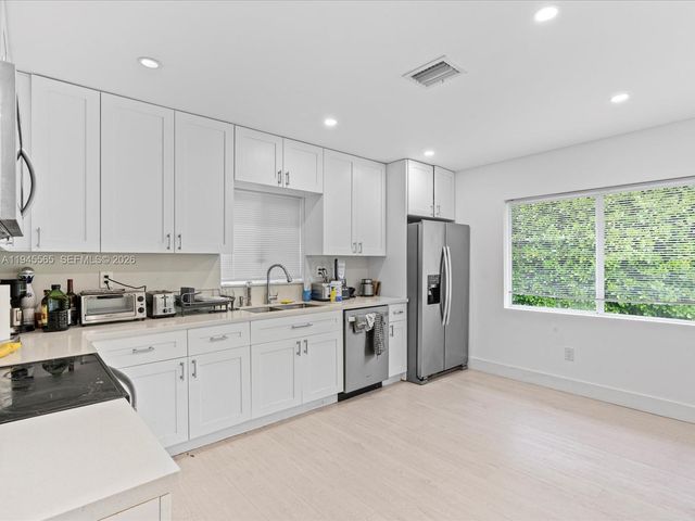 5265 SW 78th St, Miami, FL 33143