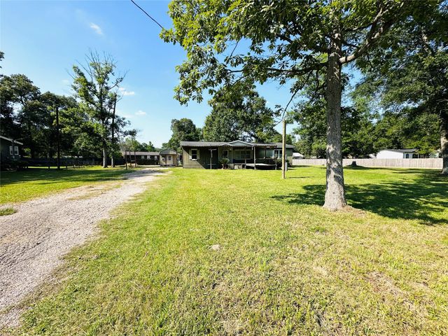27607 County Road 3744, Splendora, TX 77372