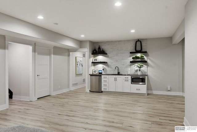 12357 Cooper Street, Papillion, NE 68046