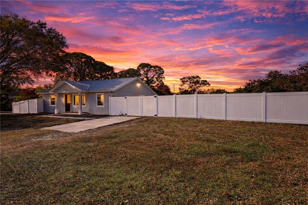 1495 SW 18th Avenue SW, Vero Beach, FL 32962