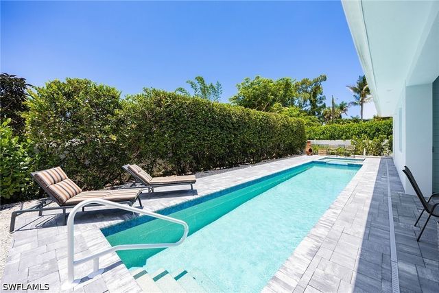 1232 Royal Palm DR, Naples, FL 34103
