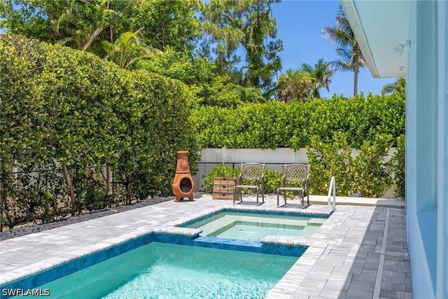 1232 Royal Palm DR, Naples, FL 34103