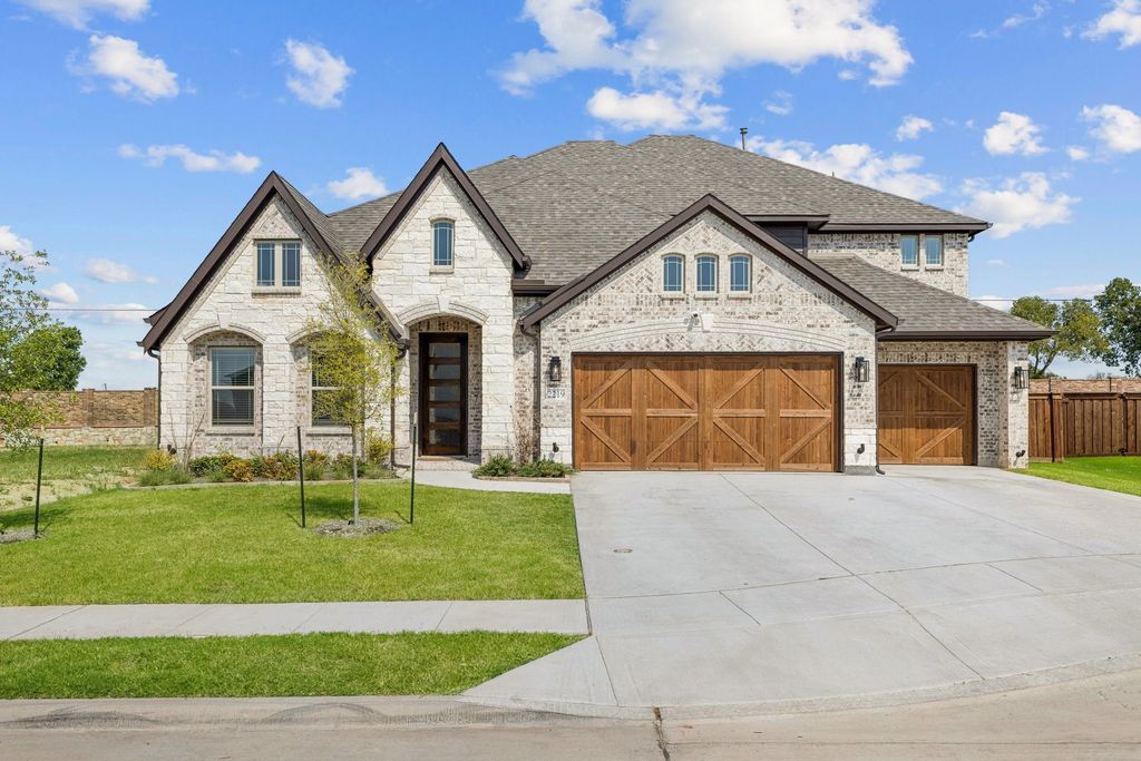 2219 Desmond Drive, Forney, TX 75126