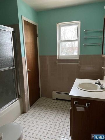 17 Manchester Court, Wayne, NJ 07470