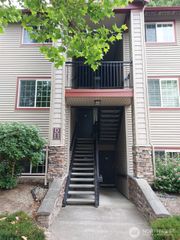 25025 SE Klahanie Boulevard #D202, Sammamish, WA 98029