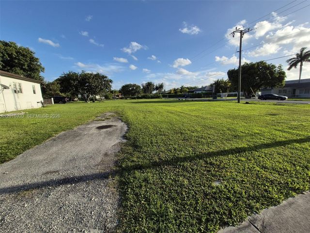 1880 NW 111th St, Miami, FL 33167