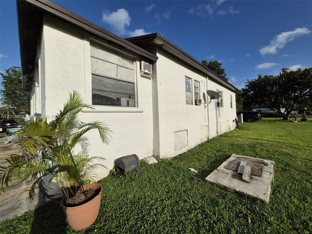 1880 NW 111th St, Miami, FL 33167