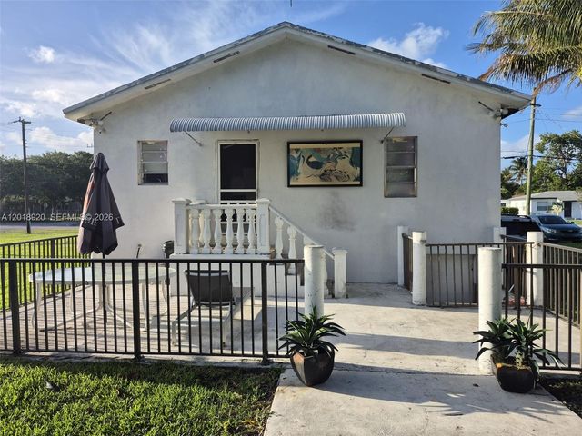 1880 NW 111th St, Miami, FL 33167