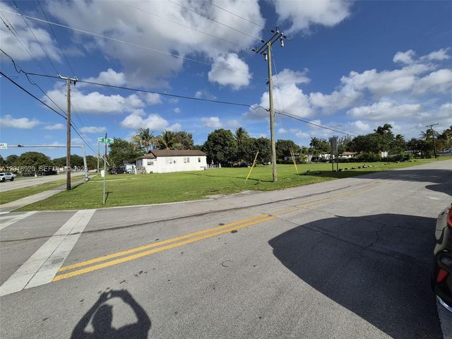 1880 NW 111th St, Miami, FL 33167