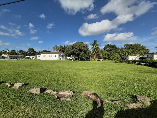 1880 NW 111th St, Miami, FL 33167