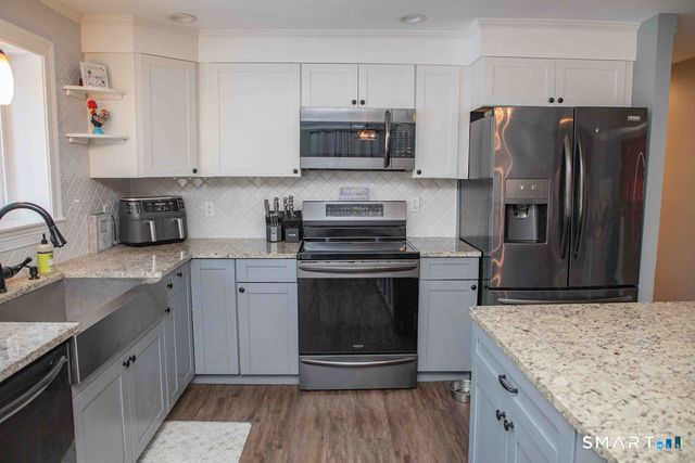 27 Old Skinner Street, East Hampton, CT 06424