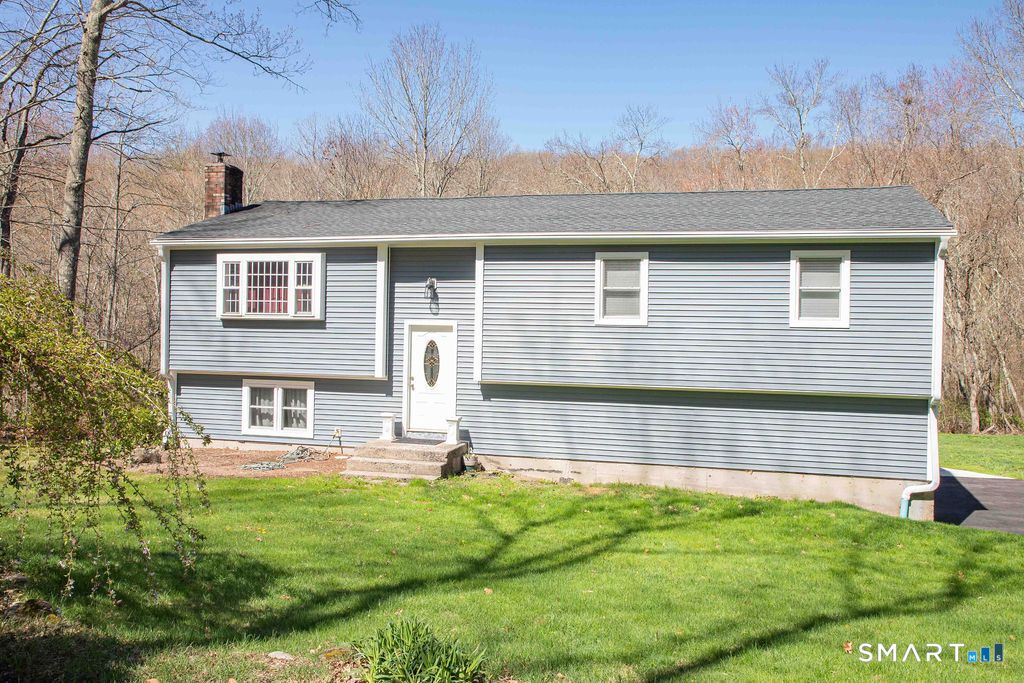 27 Old Skinner Street, East Hampton, CT 06424