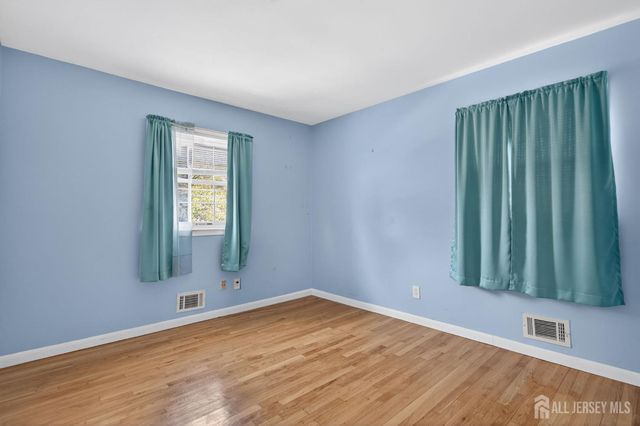 24 Moryan Road, Edison, NJ 08817