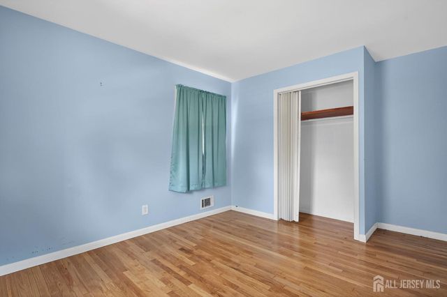 24 Moryan Road, Edison, NJ 08817