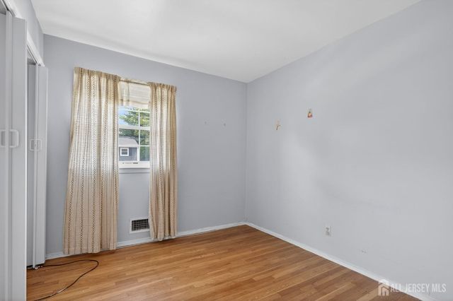 24 Moryan Road, Edison, NJ 08817