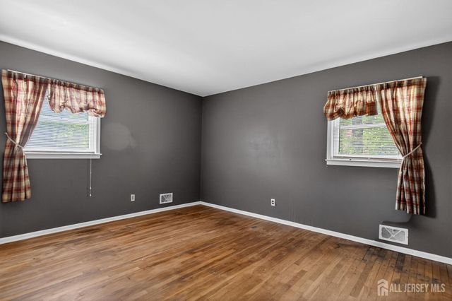 24 Moryan Road, Edison, NJ 08817