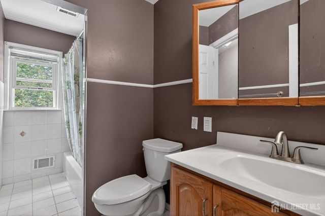 24 Moryan Road, Edison, NJ 08817