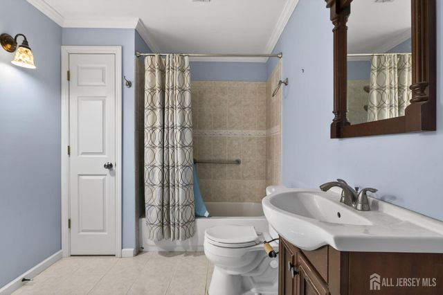 24 Moryan Road, Edison, NJ 08817