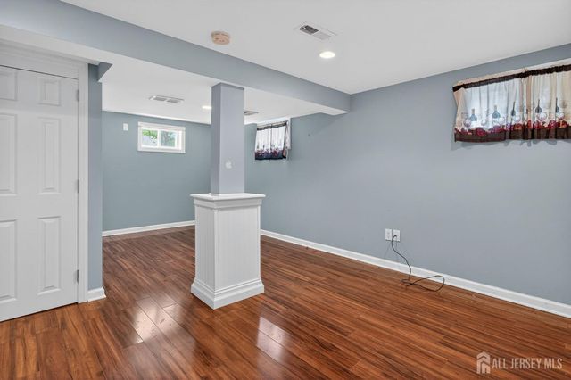 24 Moryan Road, Edison, NJ 08817