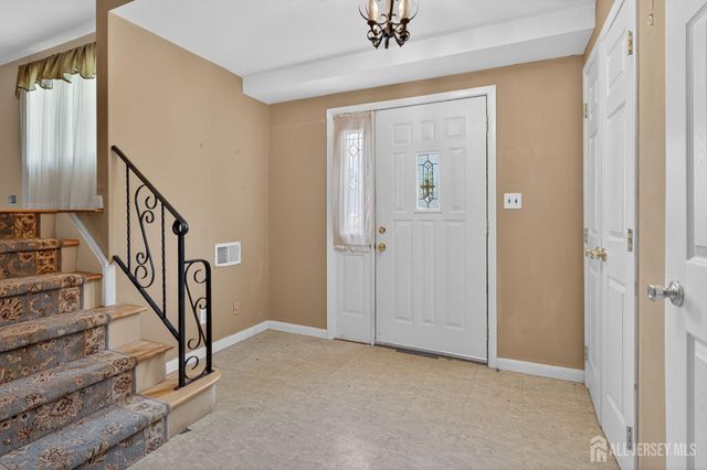 24 Moryan Road, Edison, NJ 08817