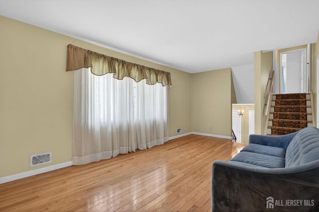 24 Moryan Road, Edison, NJ 08817