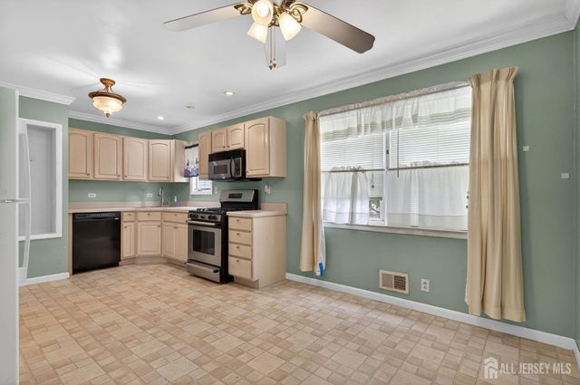 24 Moryan Road, Edison, NJ 08817