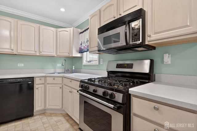 24 Moryan Road, Edison, NJ 08817