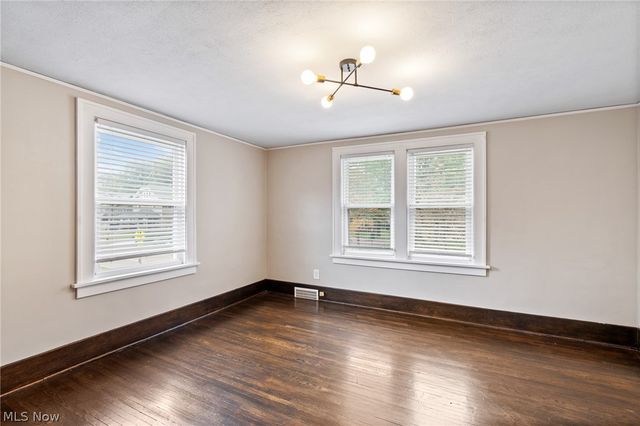 958 W Exchange Street, Akron, OH 44302