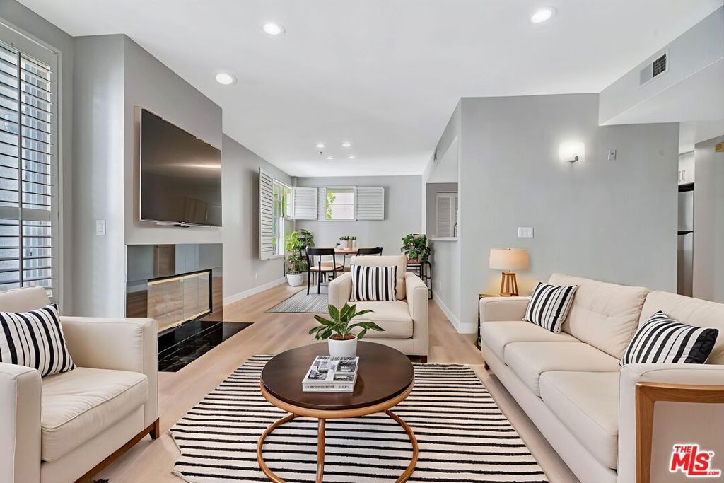 5350 White Oak Avenue 311, Encino, CA 91316