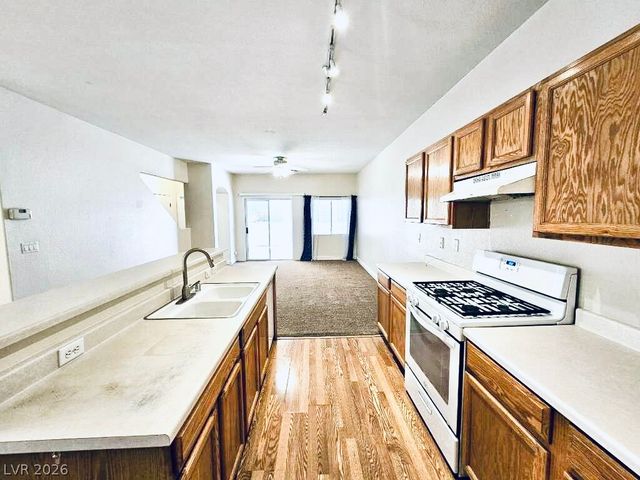 5953 Crumbling Ridge Street, Henderson, NV 89011