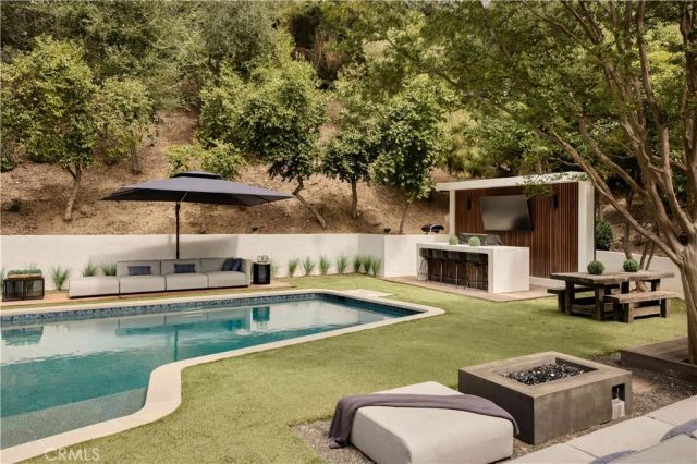 4472 Louise Avenue, Encino, CA 91316
