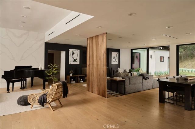 4472 Louise Avenue, Encino, CA 91316