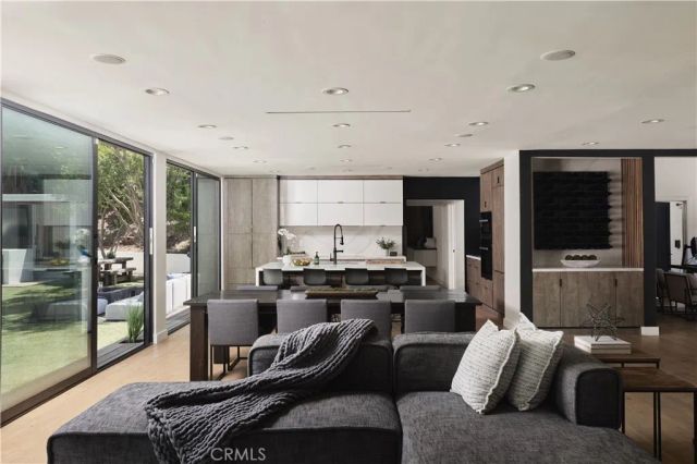 4472 Louise Avenue, Encino, CA 91316