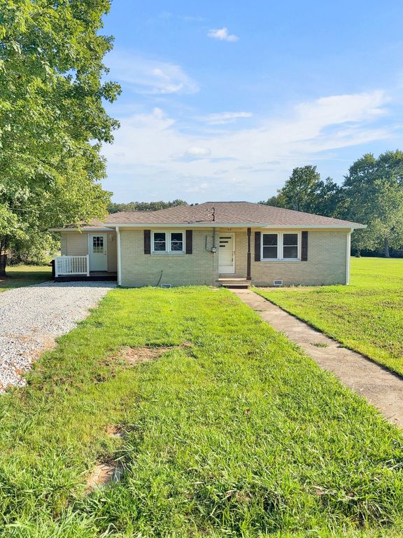 135 Curtis Ln, New Johnsonville, TN 37134