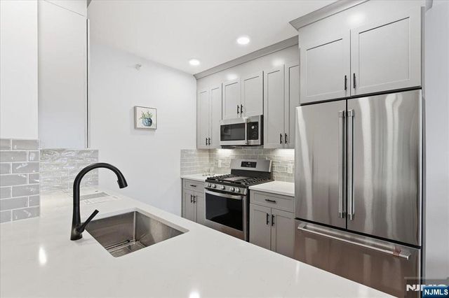 660 Bloomfield Avenue 405, Bloomfield, NJ 07003